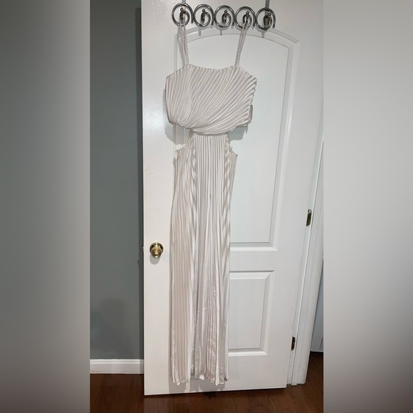 Alice + Olivia Powell Pleated Jumpsuit w/ Cutouts In White Size 12 - Picture 7 of 9